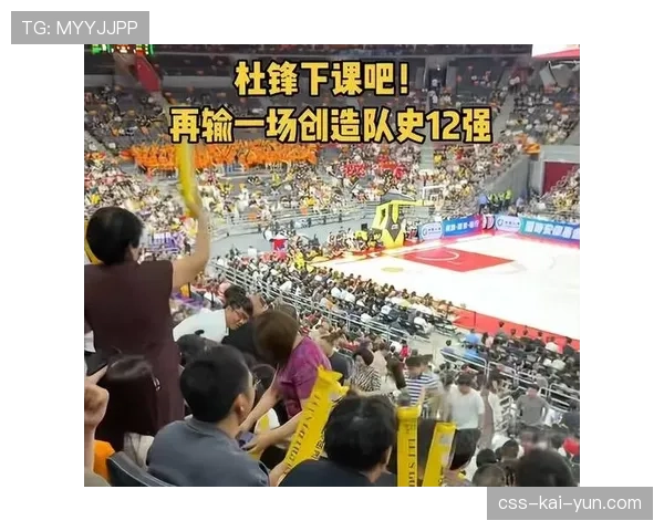 没有球迷的球场只剩球员的喊话，没球队的球员